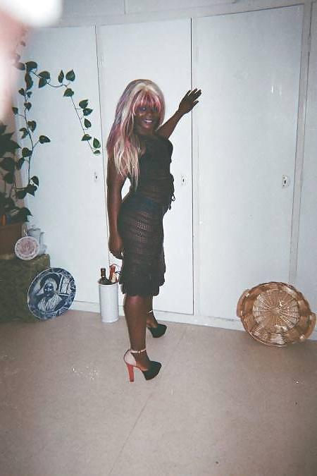 10P Ebony escort from france