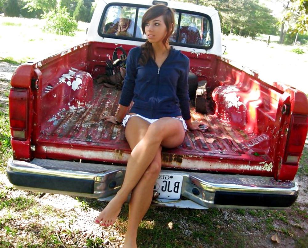 25P Smoking Hot Brunettes