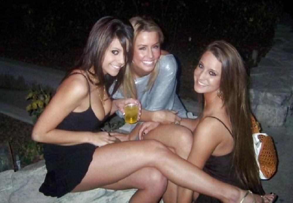 25P Smoking Hot Brunettes