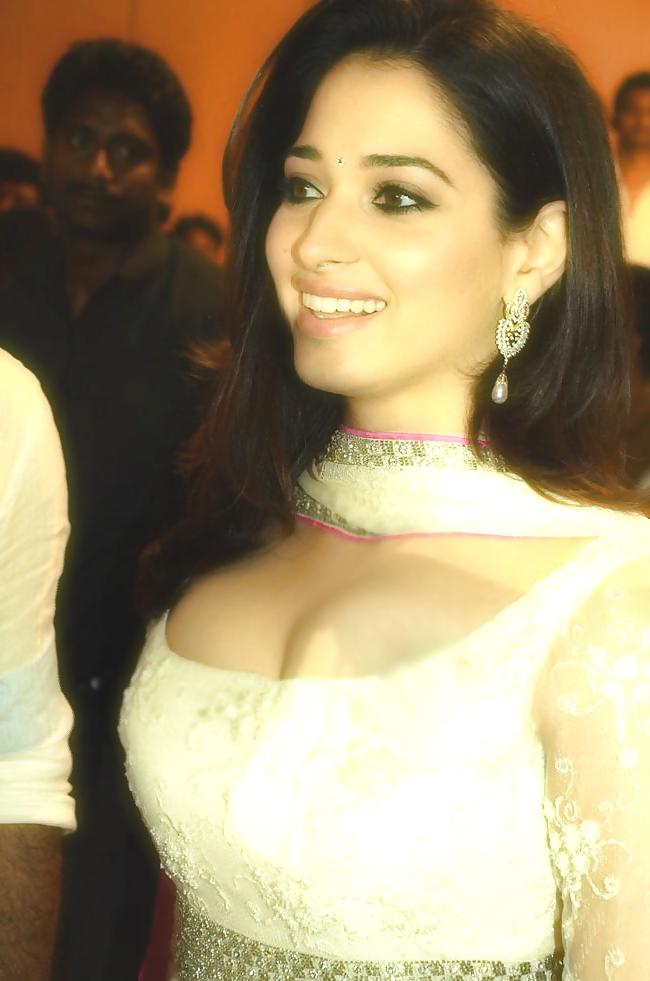 15P Actress Tamanna Fake Big Boobs