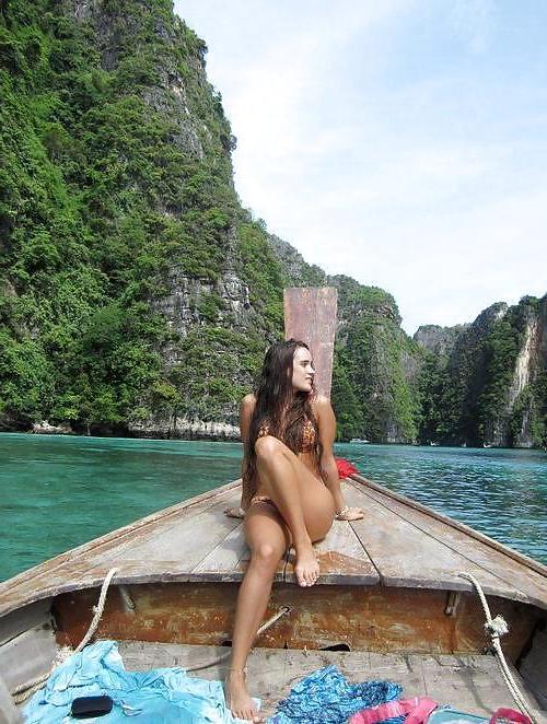 8P More boat babes