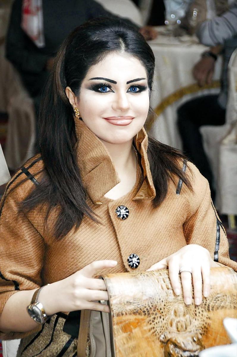25P Hot Arab Babes