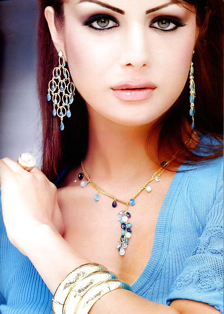 25P Hot Arab Babes