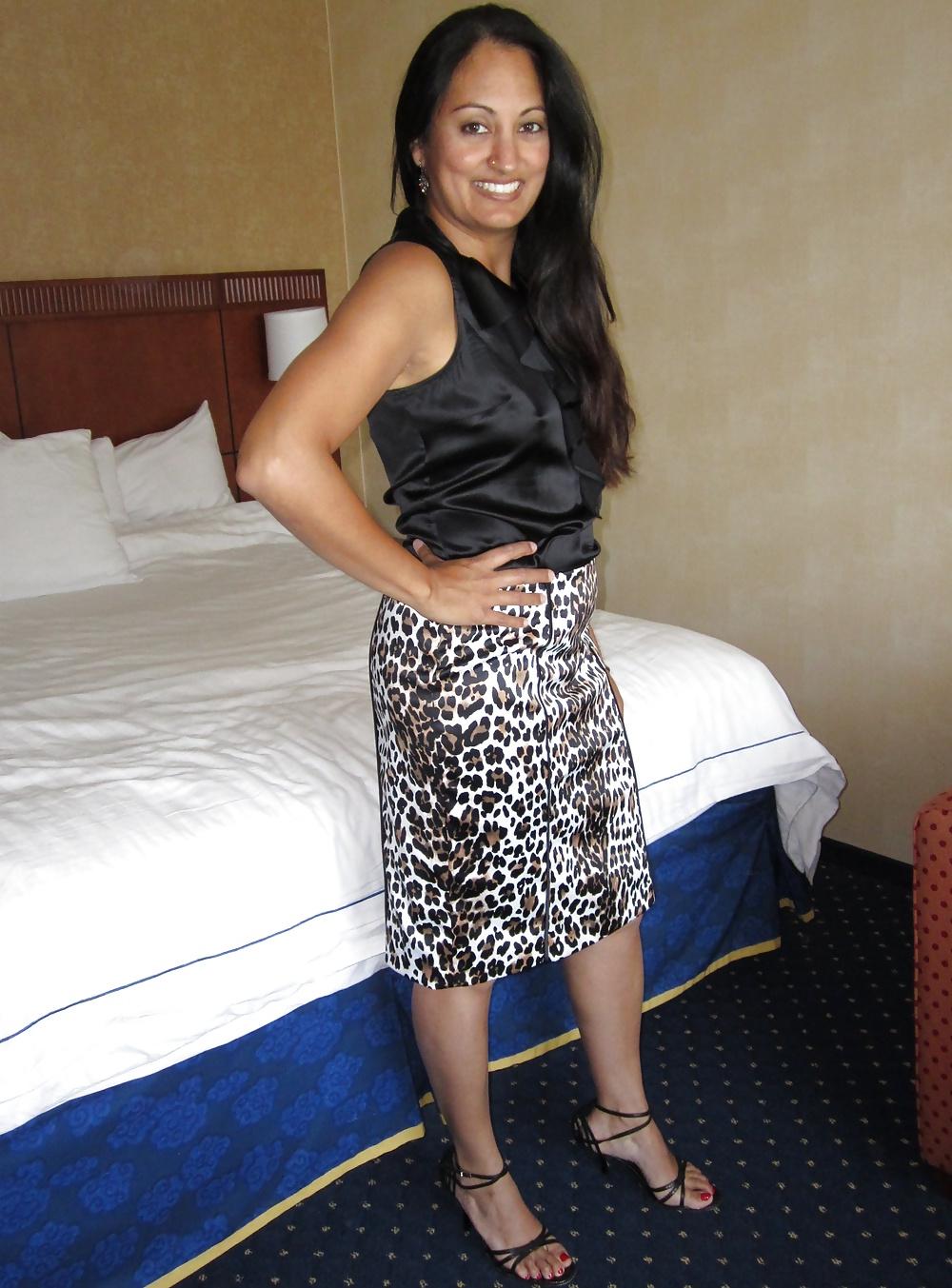23P STUNNING INDIAN MILF - PLEASE COMMENT HER