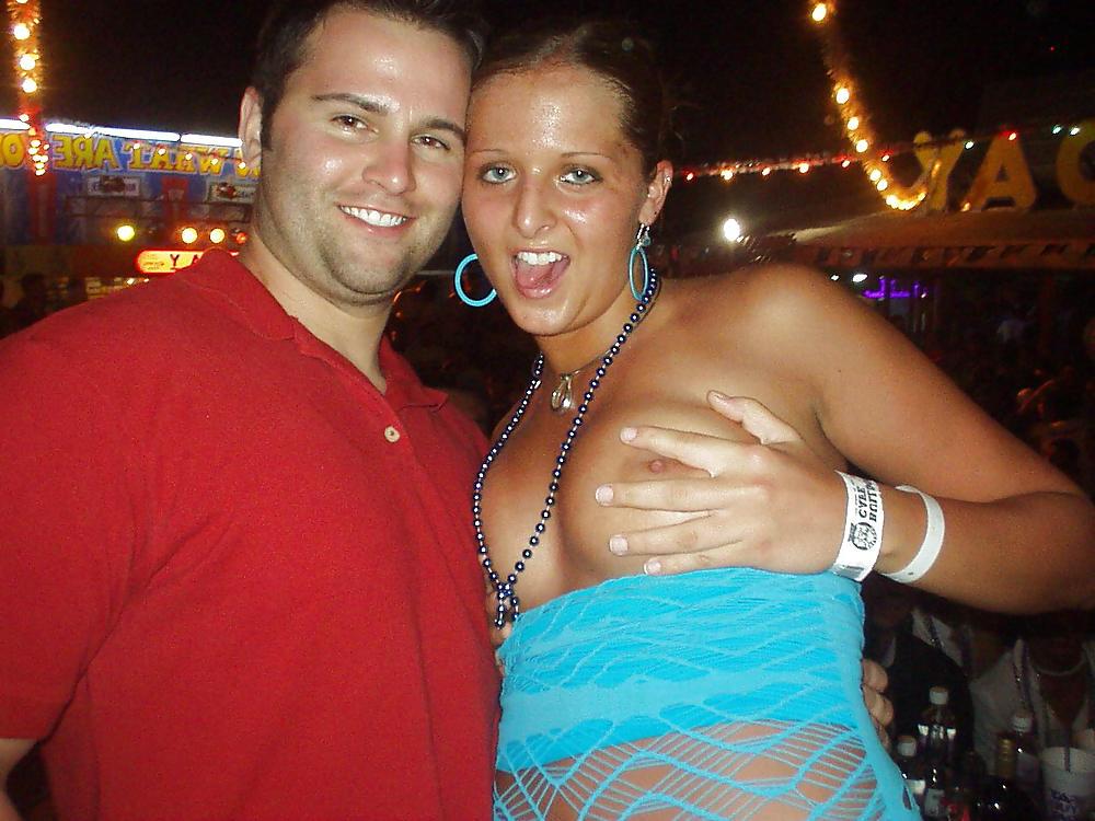 25P Mardi Gras girls flashing their boobs