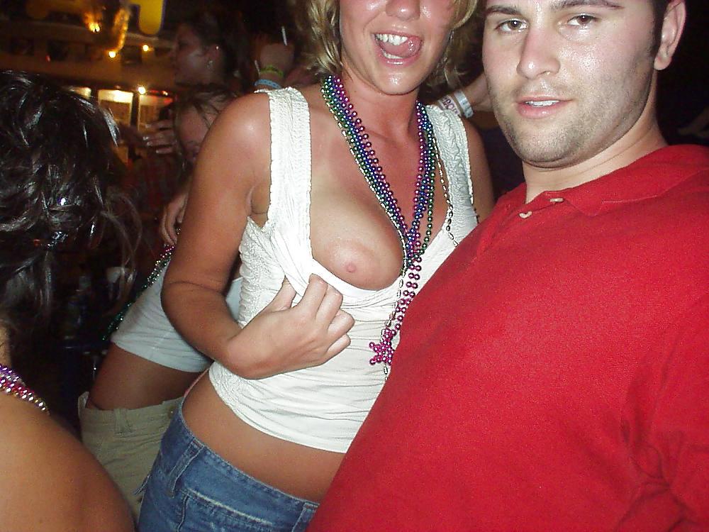 25P Mardi Gras girls flashing their boobs