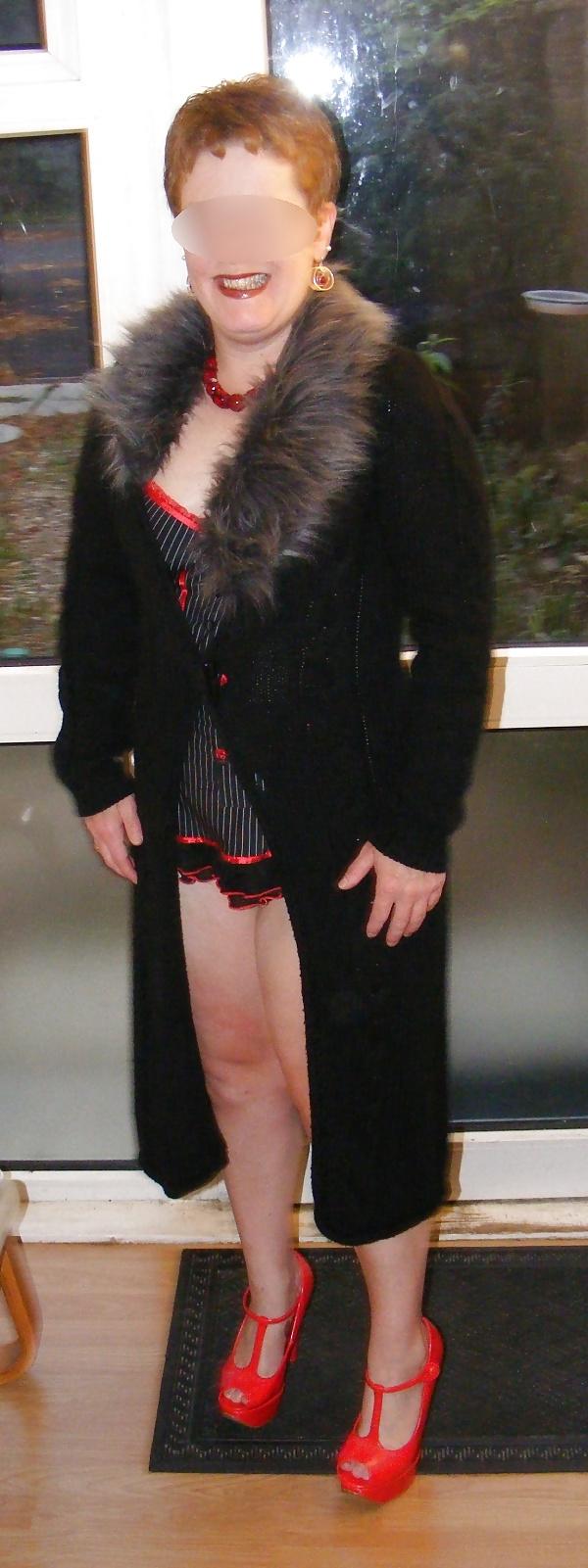 10P Maid in black and red