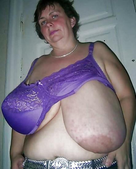 25P Esel loves... massive Boobs 01