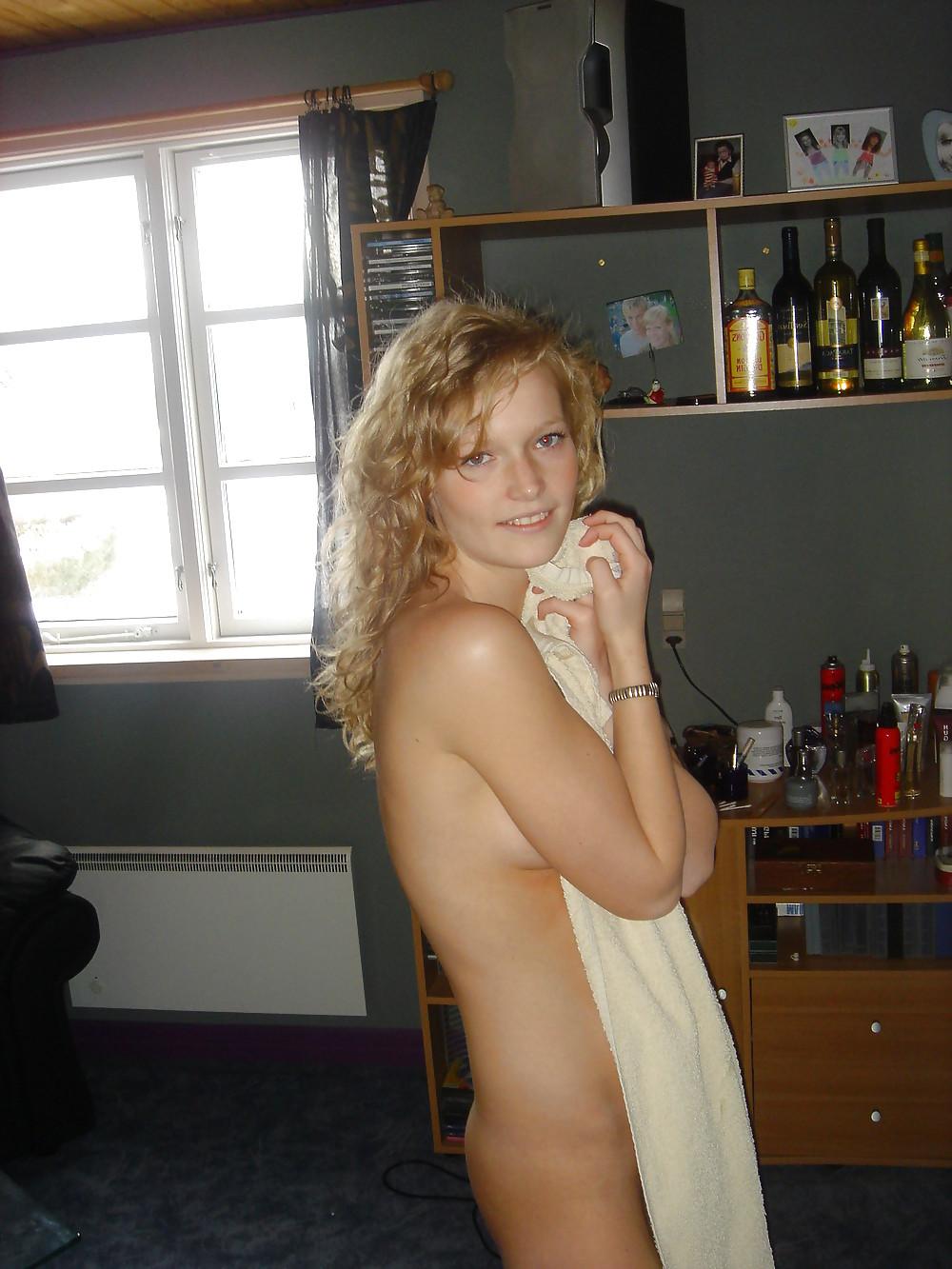 24P Sexy Blonde German Ex-Girlfriend Eva