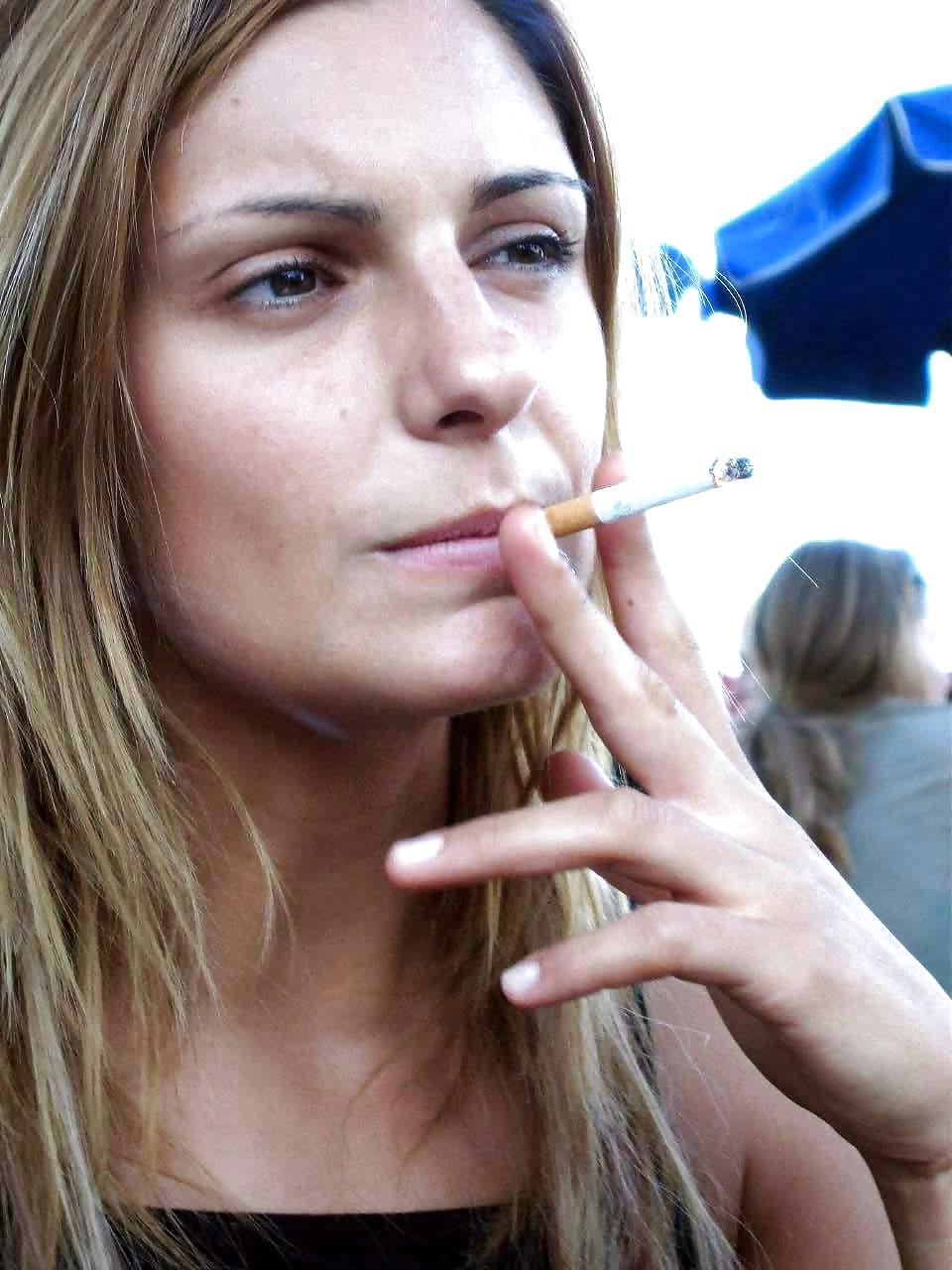 25P Smoking babes