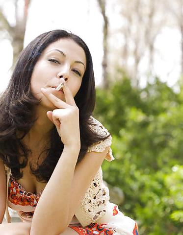 25P Smoking babes