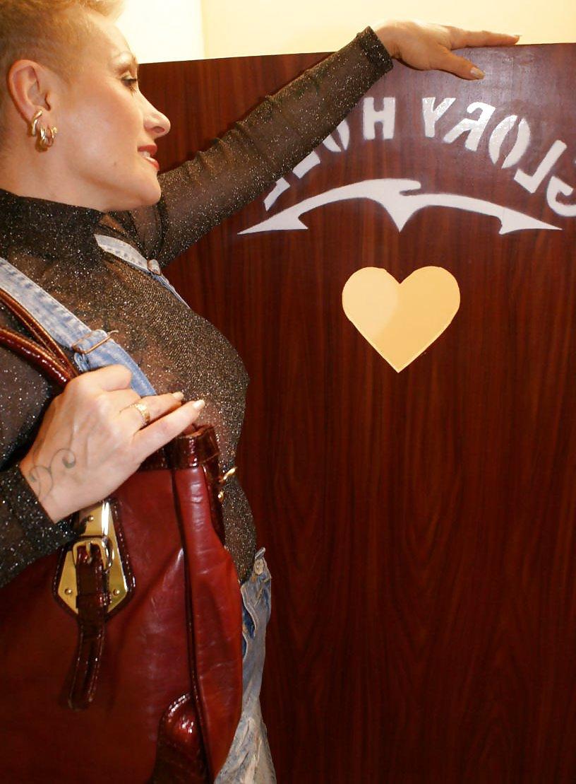 25P Moms at gloryhole