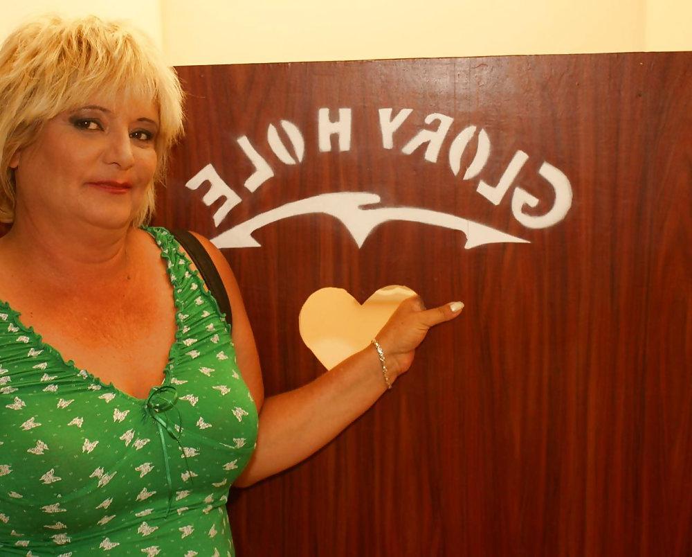 25P Moms at gloryhole