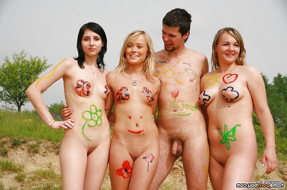 25P Mix of nude babes outdoors