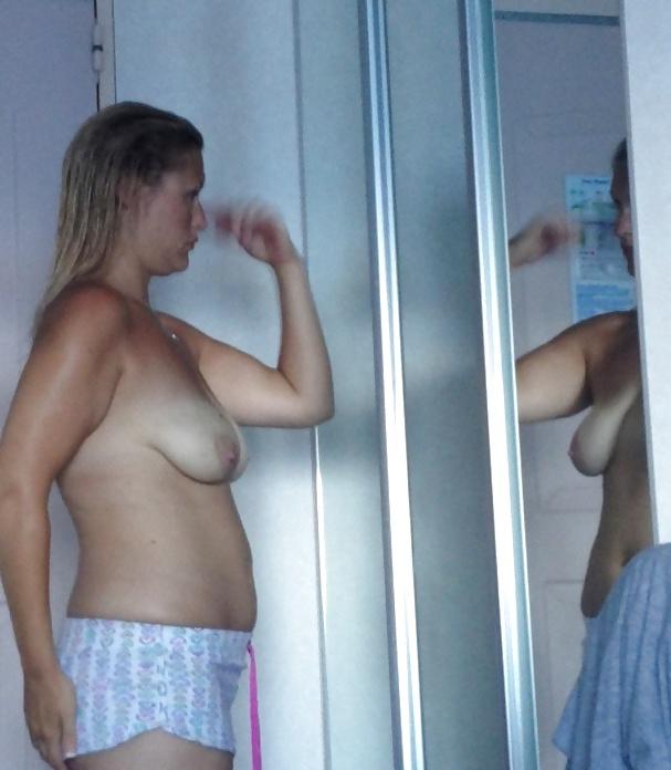 25P Young very saggy tits