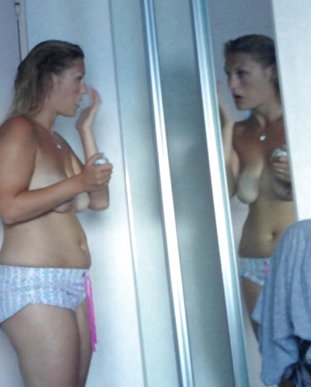 25P Young very saggy tits