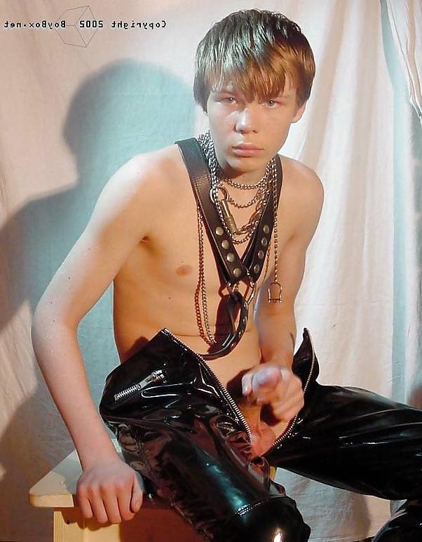 25P Twinks in leather and bondage