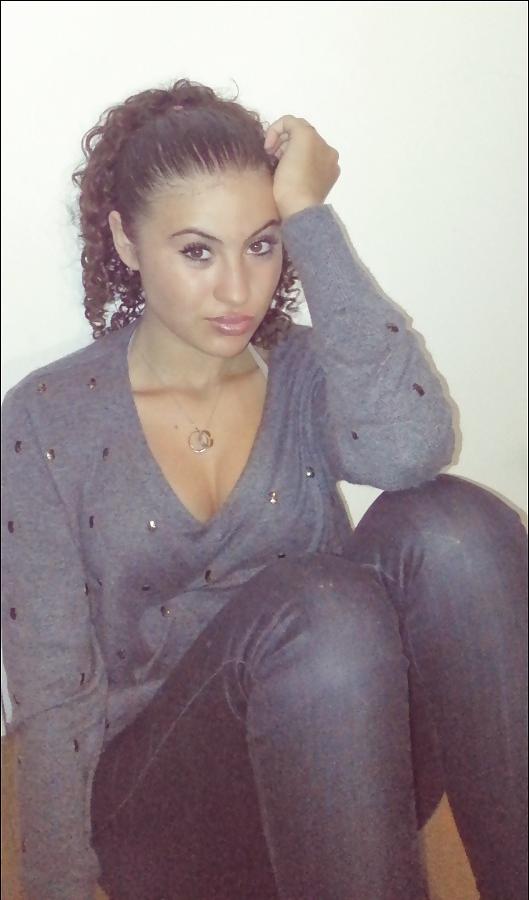 11P Petite beurette algerienne coquine