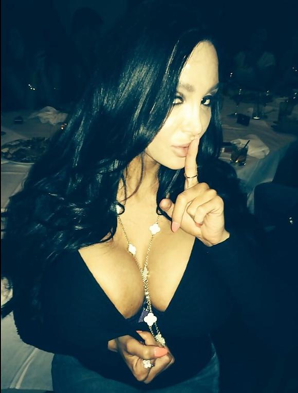 15P Massive tits real and fake