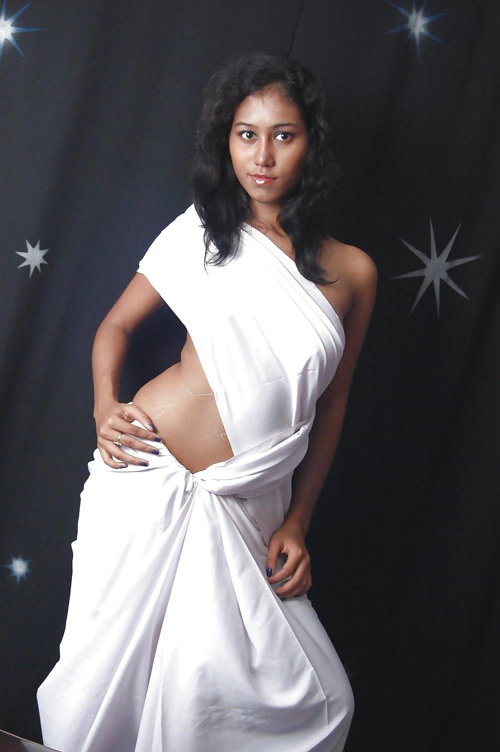 24P Indian girl in sharee