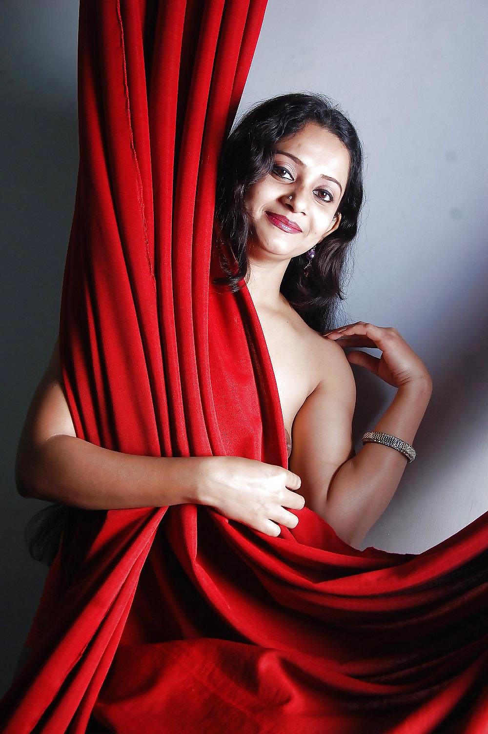 24P Indian girl in sharee