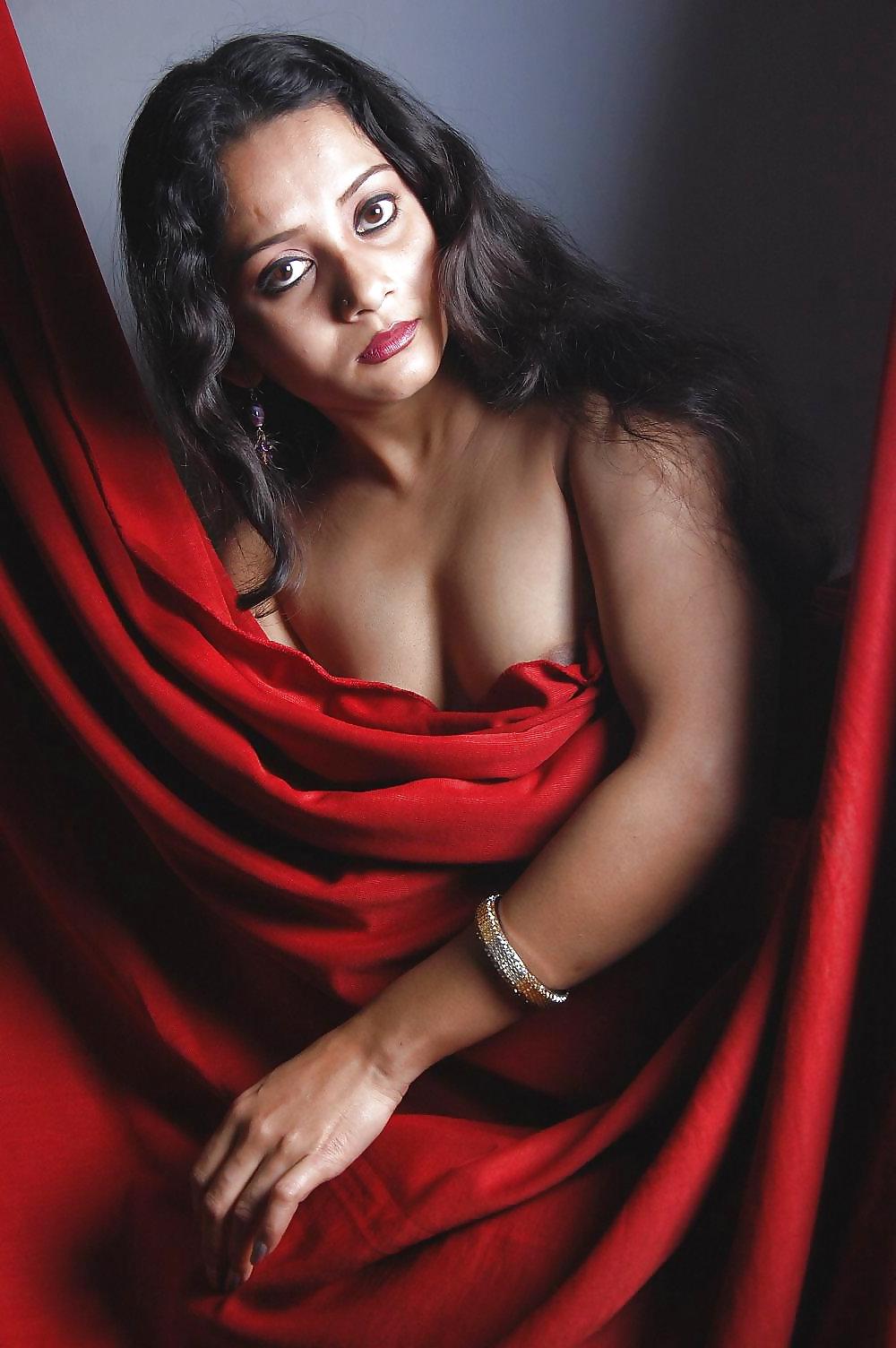 24P Indian girl in sharee
