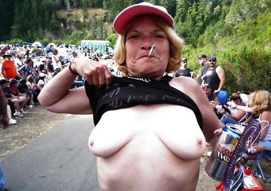 20P Fumeuses vicieuses  Vicious smoking girls