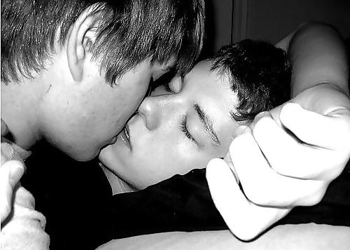 25P Hot kissing gay