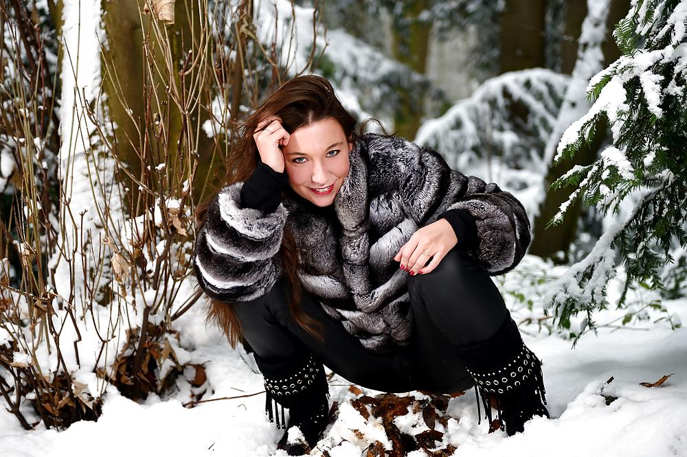 4P Sexy young girl in leather pants, fur & designer boots