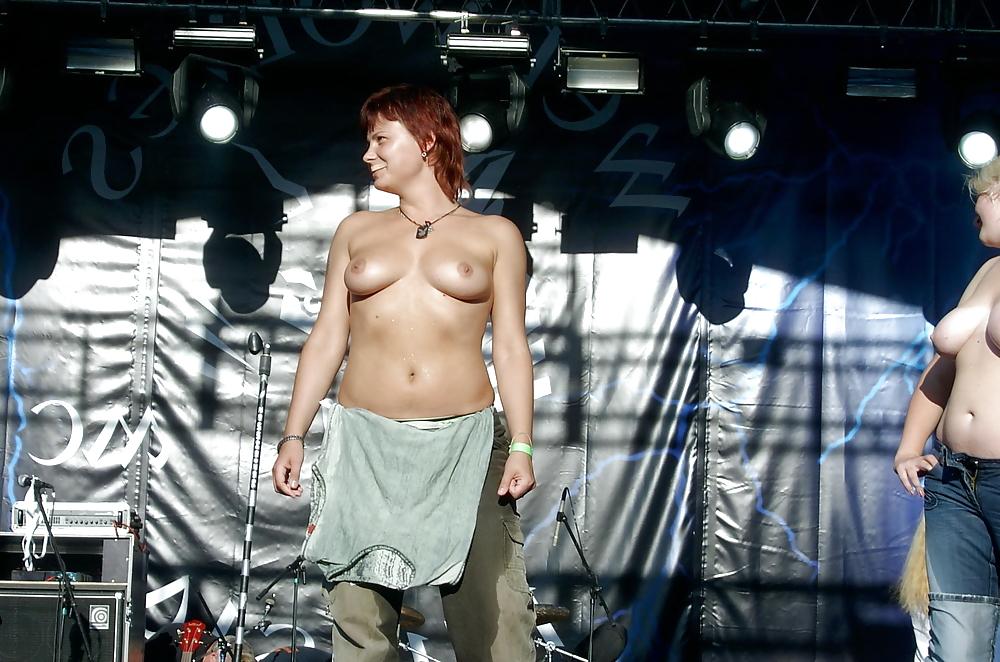 25P GIRLS TOGETHER - TITS OUT ON STAGE