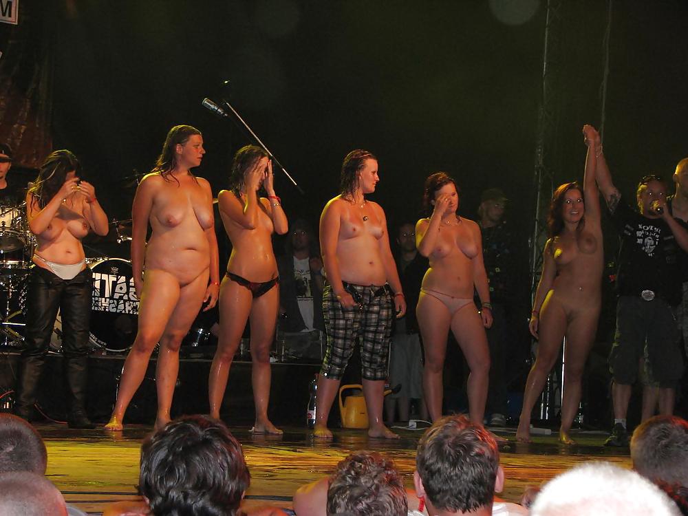 25P GIRLS TOGETHER - TITS OUT ON STAGE
