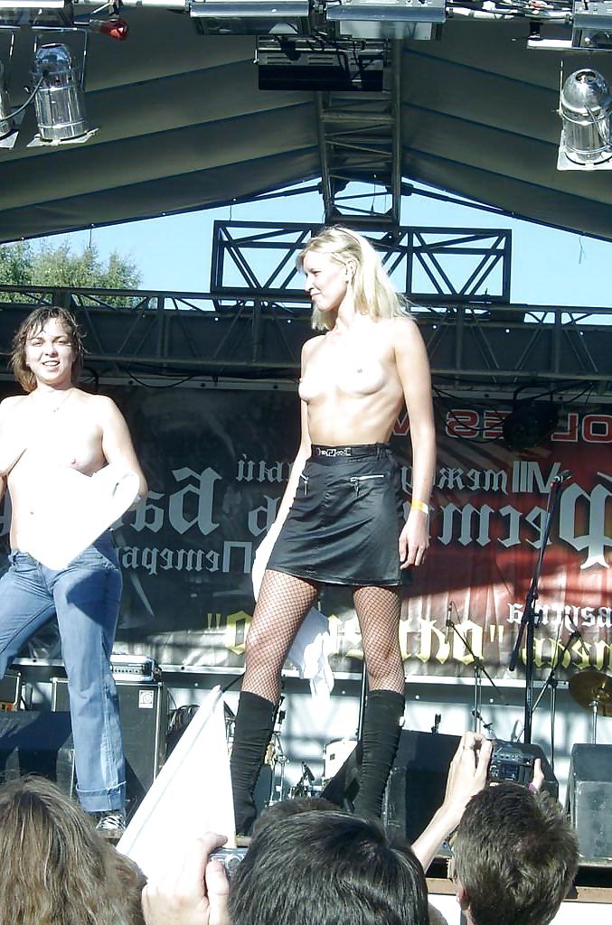 25P GIRLS TOGETHER - TITS OUT ON STAGE