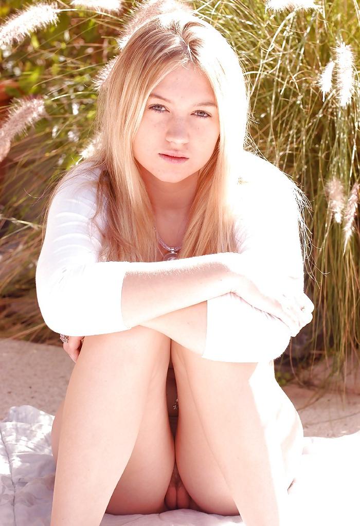 25P Hot busty blonde posing in a garden