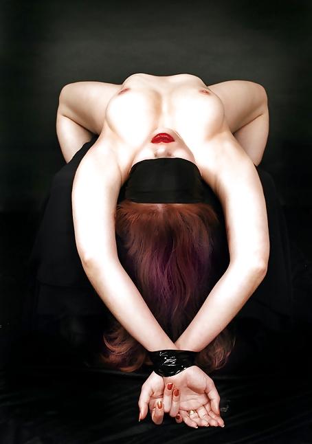 25P Erotic Blindfolded Babes - Session 3