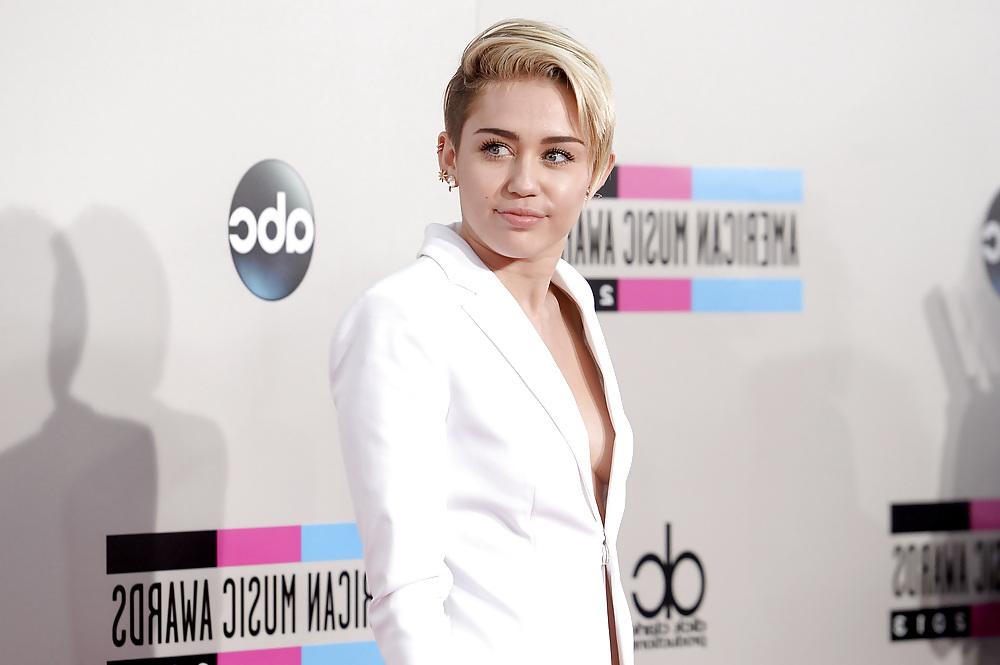 25P Sexy Miley Cyrus 2013 American Music Awards