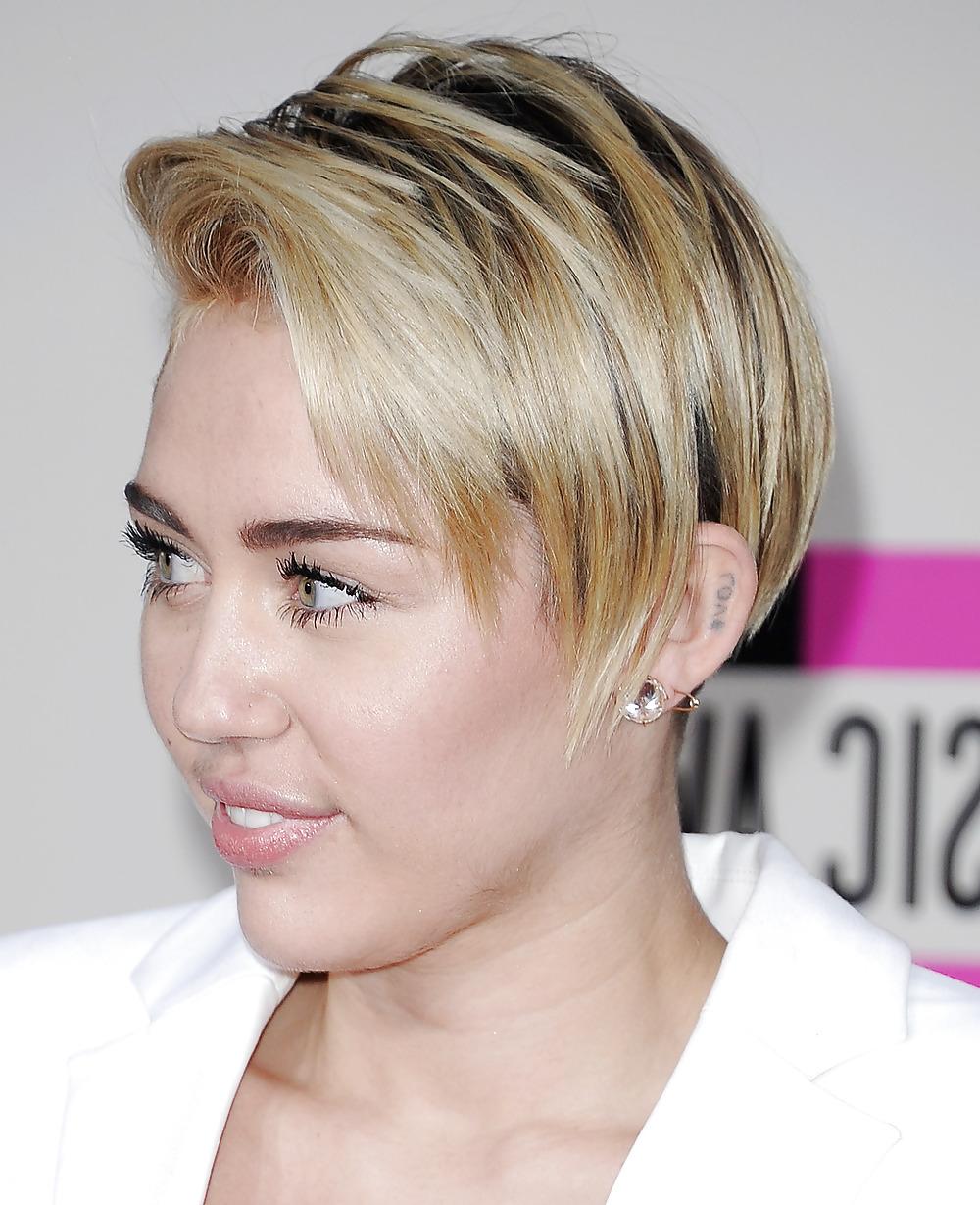 25P Sexy Miley Cyrus 2013 American Music Awards