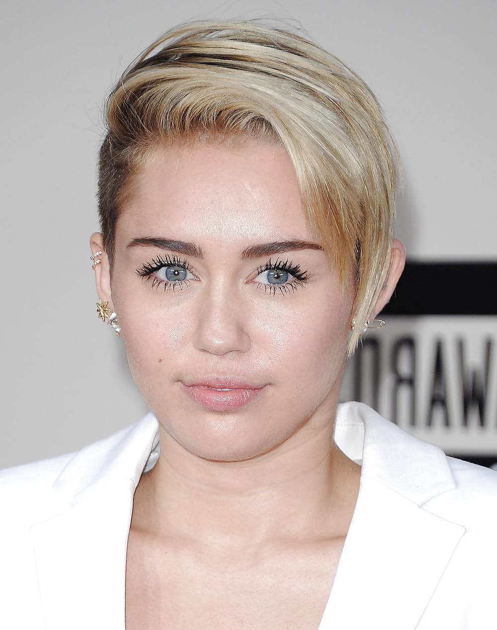25P Sexy Miley Cyrus 2013 American Music Awards