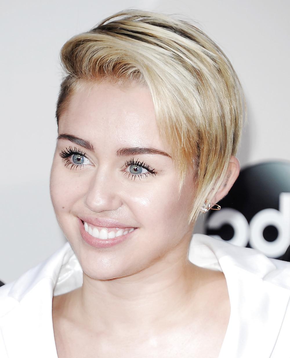 25P Sexy Miley Cyrus 2013 American Music Awards