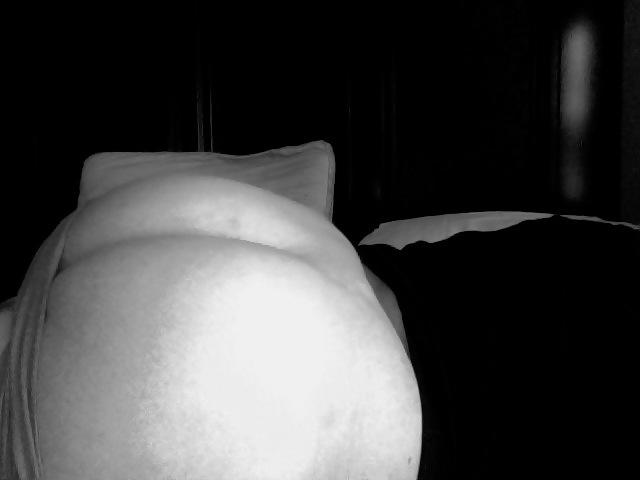 25P Masturbating 