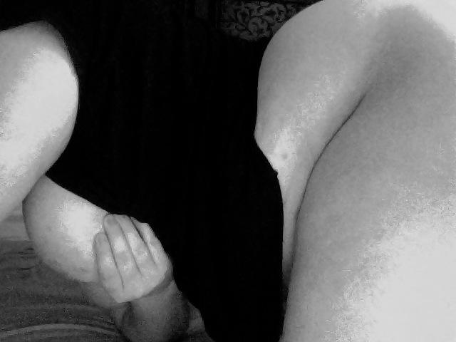 25P Masturbating 