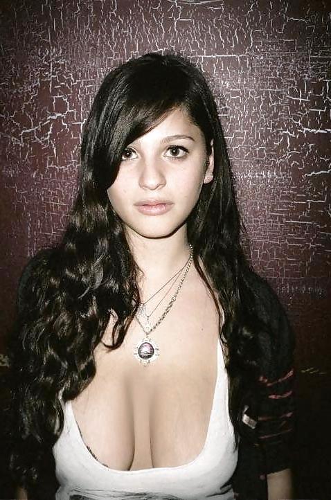 25P Saggy tits