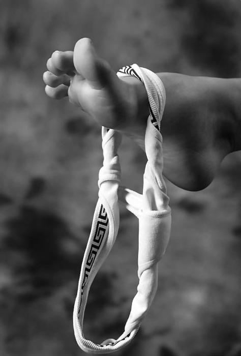 12P Black and White Bondage