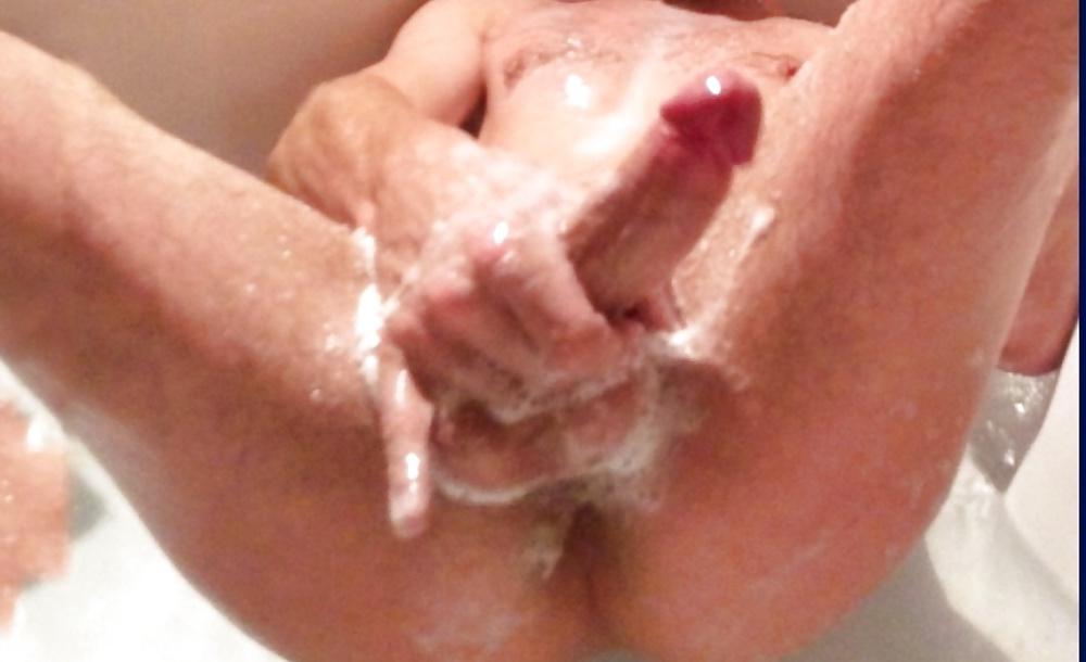 5P Caught jerking off in bathtub