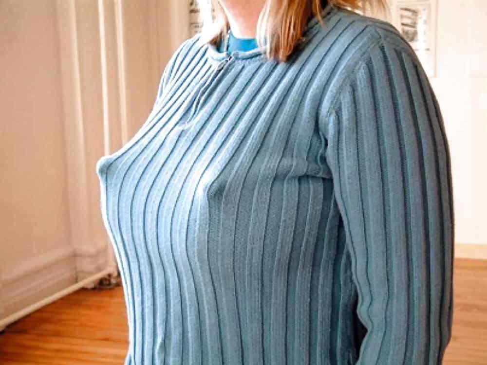 25P Sexy busty sweater babes