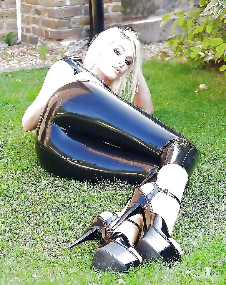 23P Kissing Her Boots