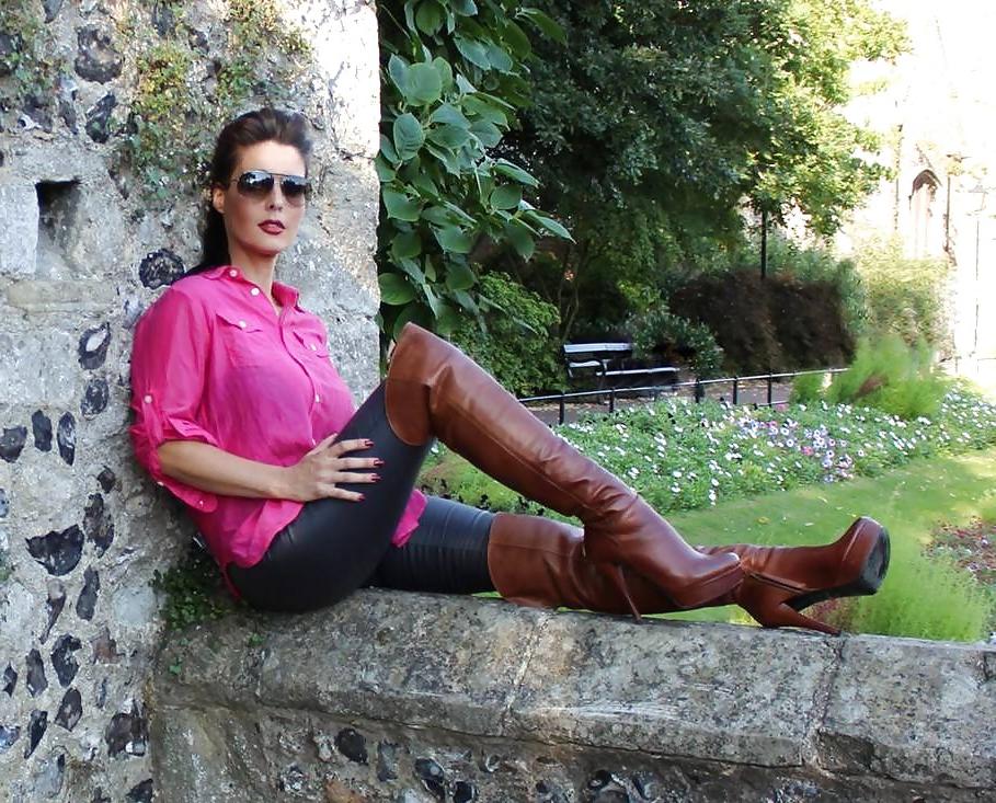 25P Sexy Women in Boots #10