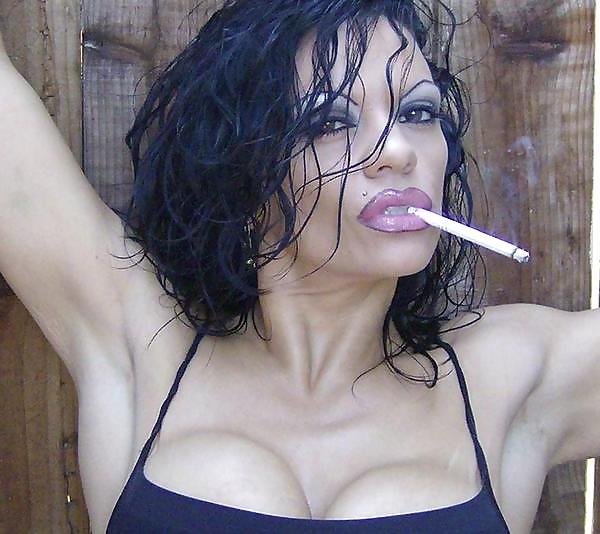7P Smoking Slut