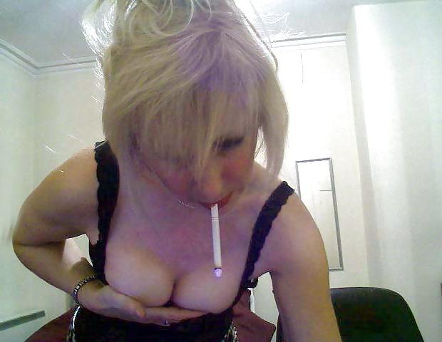 20P Smoking ladies 1
