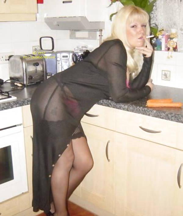 20P Smoking ladies 1