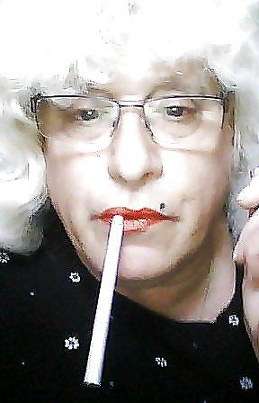 8P Smoking whore